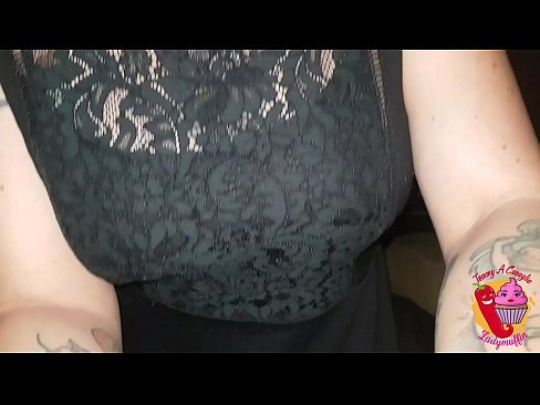 ❤️ سلٹی سوتیلی بہن اسے ایک بلو جاب اور ہسپانوی دیتی ہے۔ سیکس  ﹏