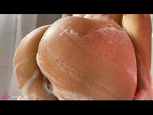 ❤️ Brunette شاور میں شدید orgasm کے لئے وائبریٹر کے ساتھ بلی میں مشت زنی کرتی ہے۔ سیکس  ﹏